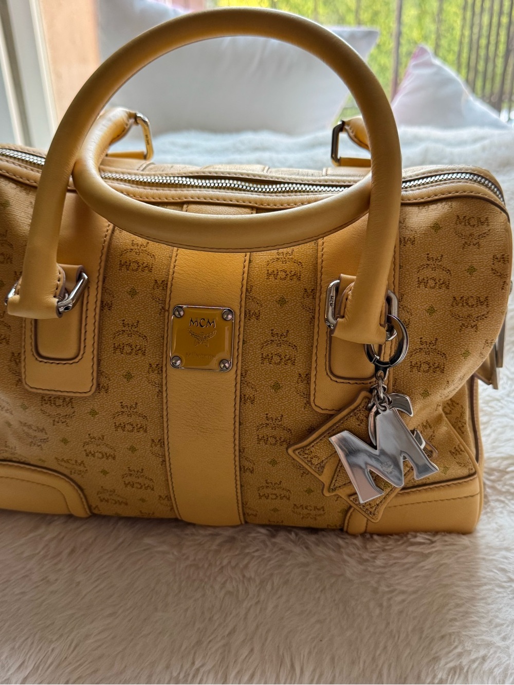 MCM Yellow Leather Logo Tote Bag
(Limited Edition) - Picture 7 of 12